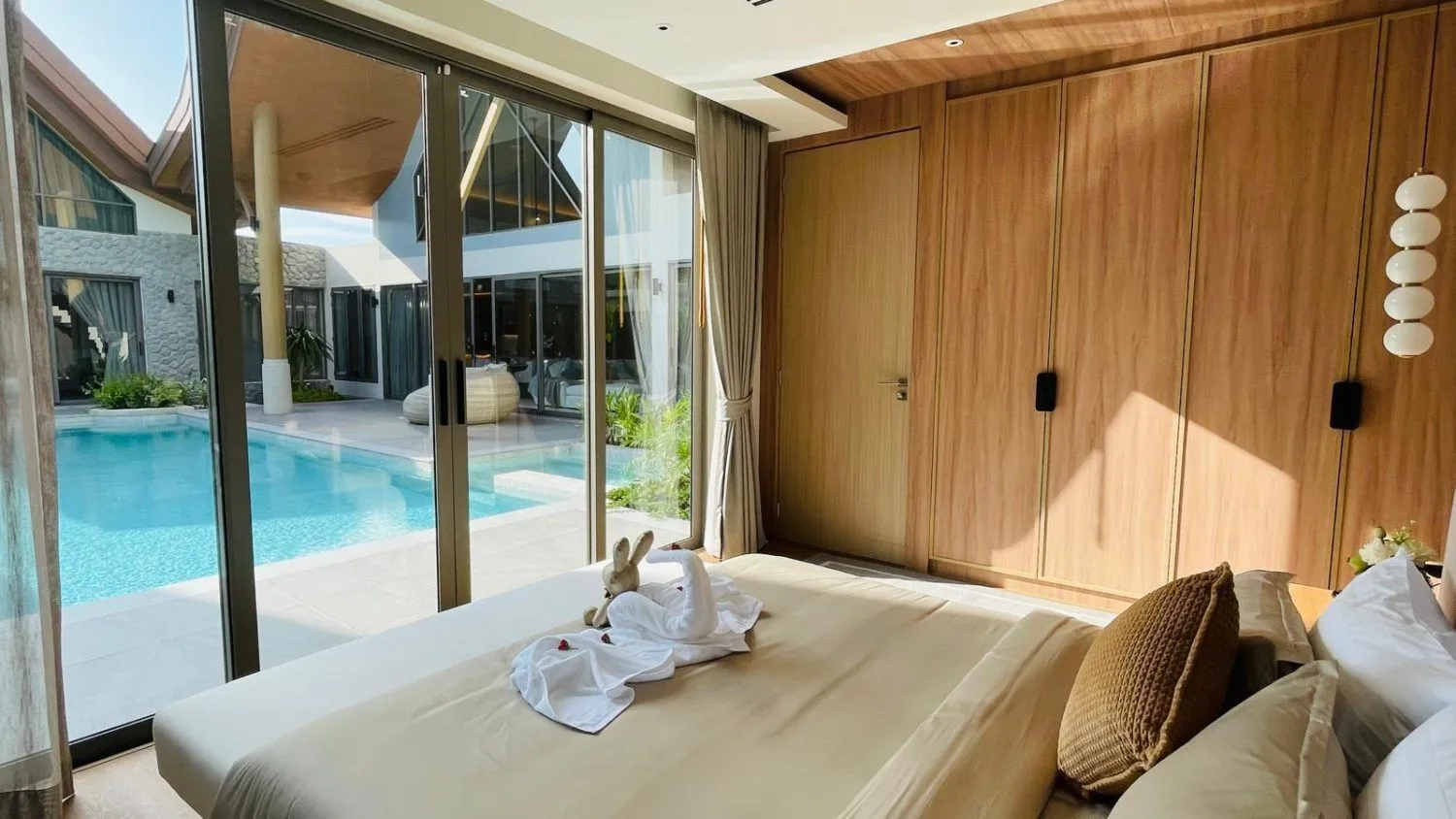 Erawana: Luxurious 4-Bedroom Pool Villa for Rent in Choeng Thale, Phuket — Thumbnail 7
