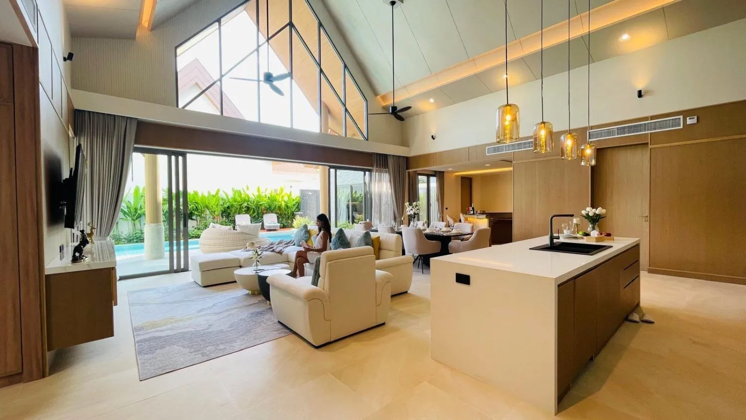 Erawana: Luxurious 4-Bedroom Pool Villa for Rent in Choeng Thale, Phuket — Thumbnail 9