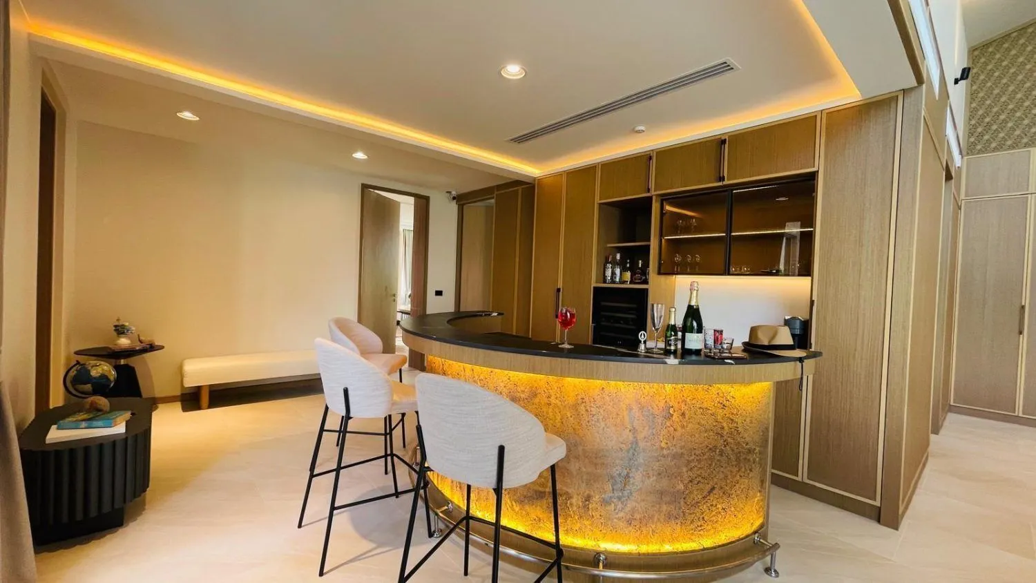 Erawana: Luxurious 4-Bedroom Pool Villa for Rent in Choeng Thale, Phuket — Thumbnail 11