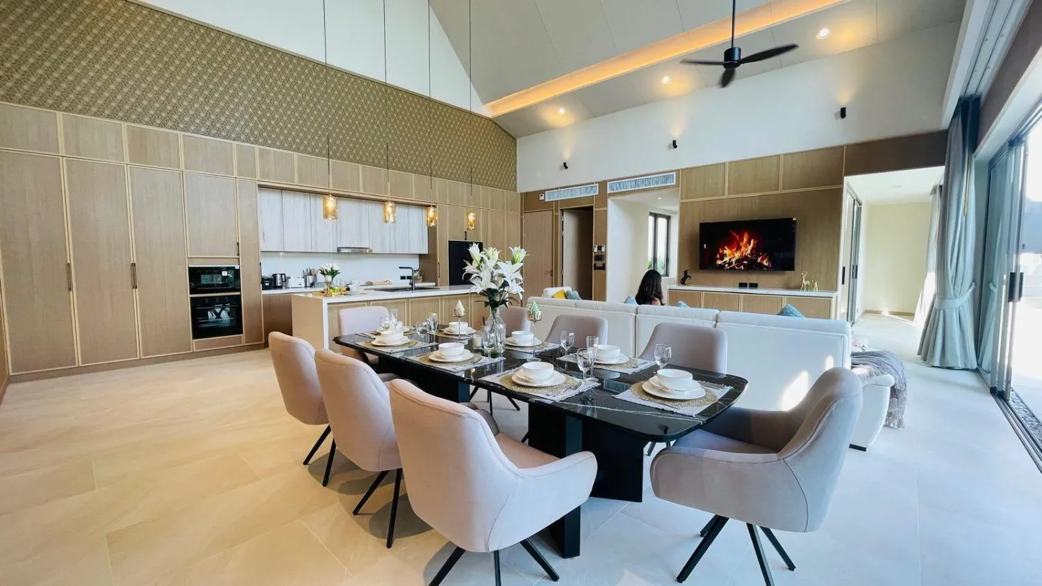Erawana: Luxurious 4-Bedroom Pool Villa for Rent in Choeng Thale, Phuket — Thumbnail 13