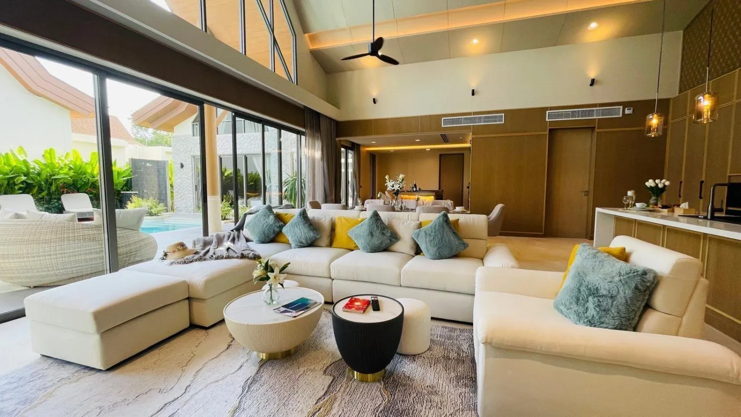 Erawana: Luxurious 4-Bedroom Pool Villa for Rent in Choeng Thale, Phuket — Thumbnail 16
