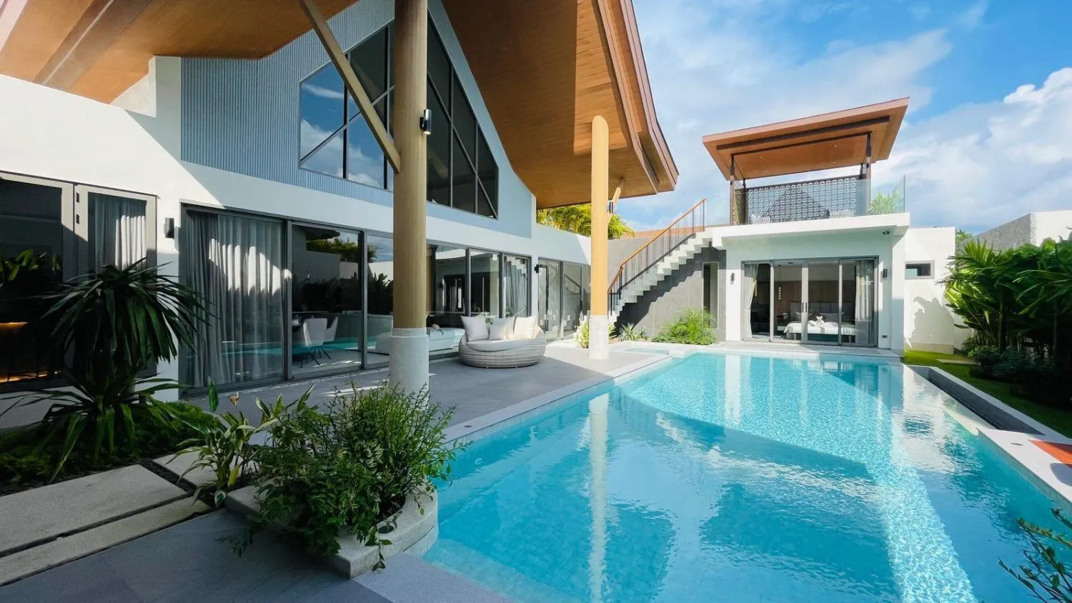 Erawana: Luxurious 4-Bedroom Pool Villa for Rent in Choeng Thale, Phuket — Thumbnail 18