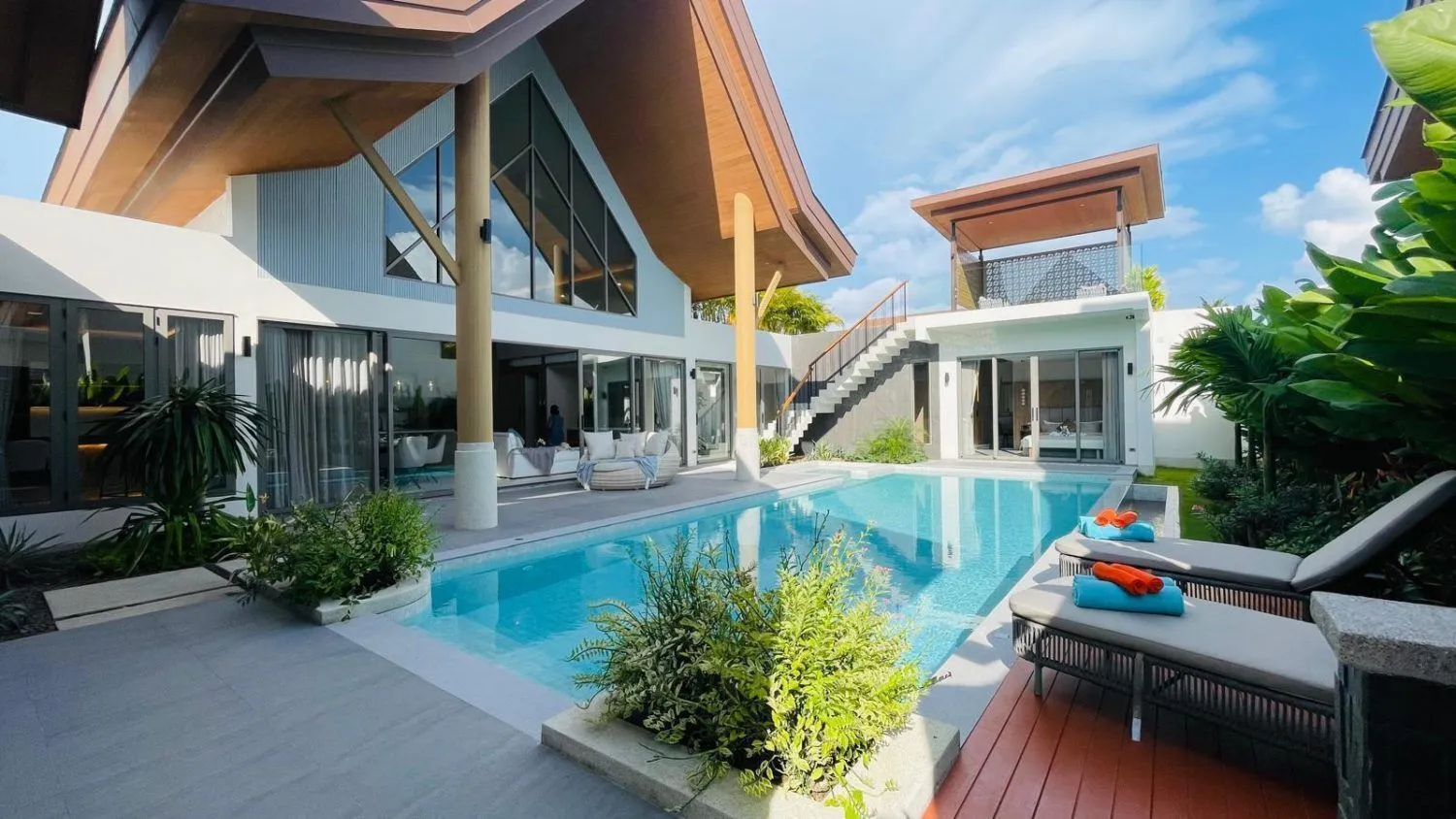 Erawana: Luxurious 4-Bedroom Pool Villa for Rent in Choeng Thale, Phuket — Thumbnail 21