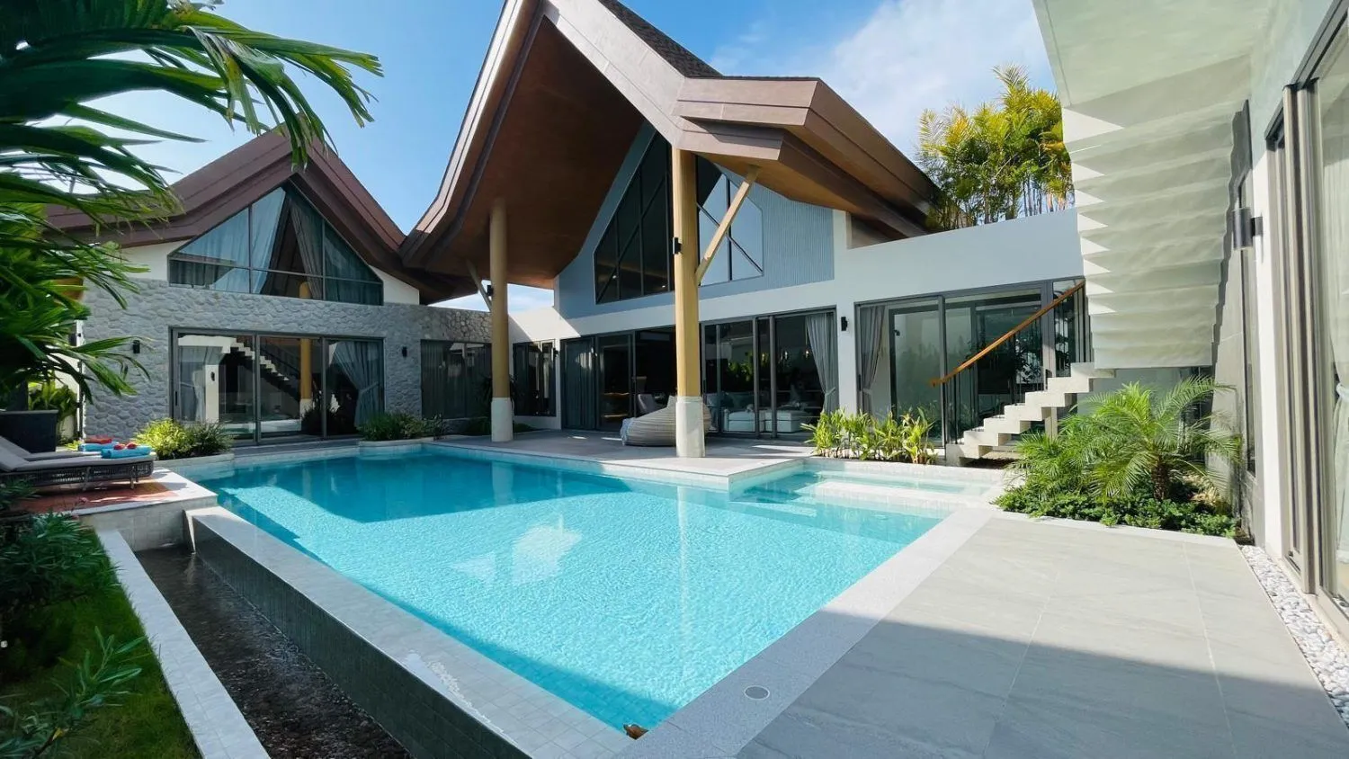 Erawana: Luxurious 4-Bedroom Pool Villa for Rent in Choeng Thale, Phuket — Thumbnail 22