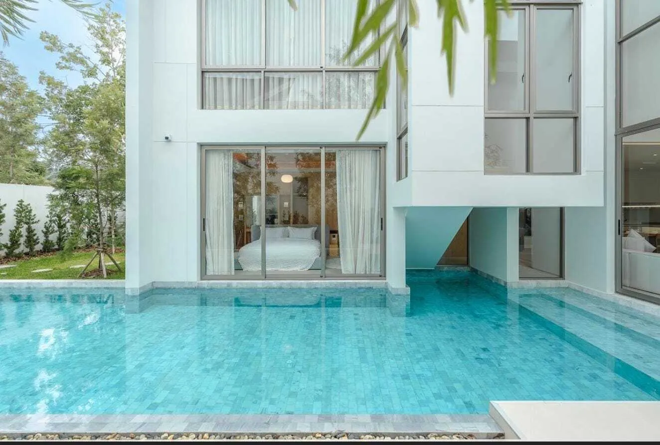 Modern & Minimalist 4-Bedroom Villa in Phuket for sale — Thumbnail 2