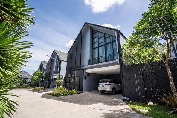 Elegant 3-Bedroom Pool Villa at Granary Villas in Bangtao, Phuket — Thumbnail 3