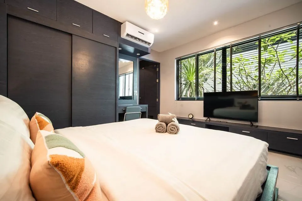 Elegant 3-Bedroom Pool Villa at Granary Villas in Bangtao, Phuket — Thumbnail 5