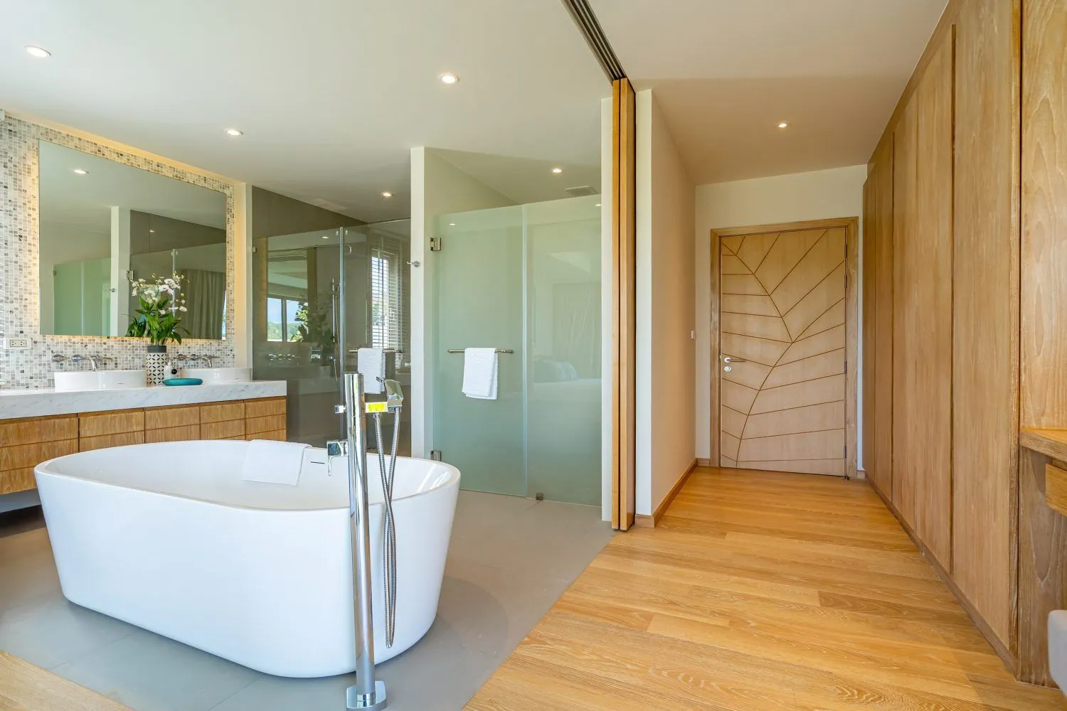 Trichada Breeze: Luxurious 4-Bedroom Villa for Sale in Phuket — Thumbnail 3