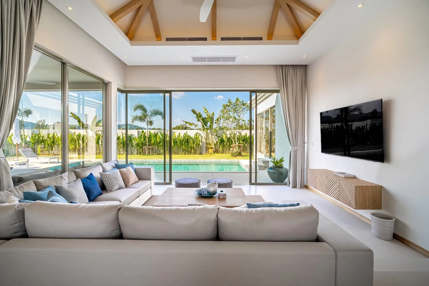 Trichada Breeze: Luxurious 4-Bedroom Villa for Sale in Phuket — Thumbnail 16