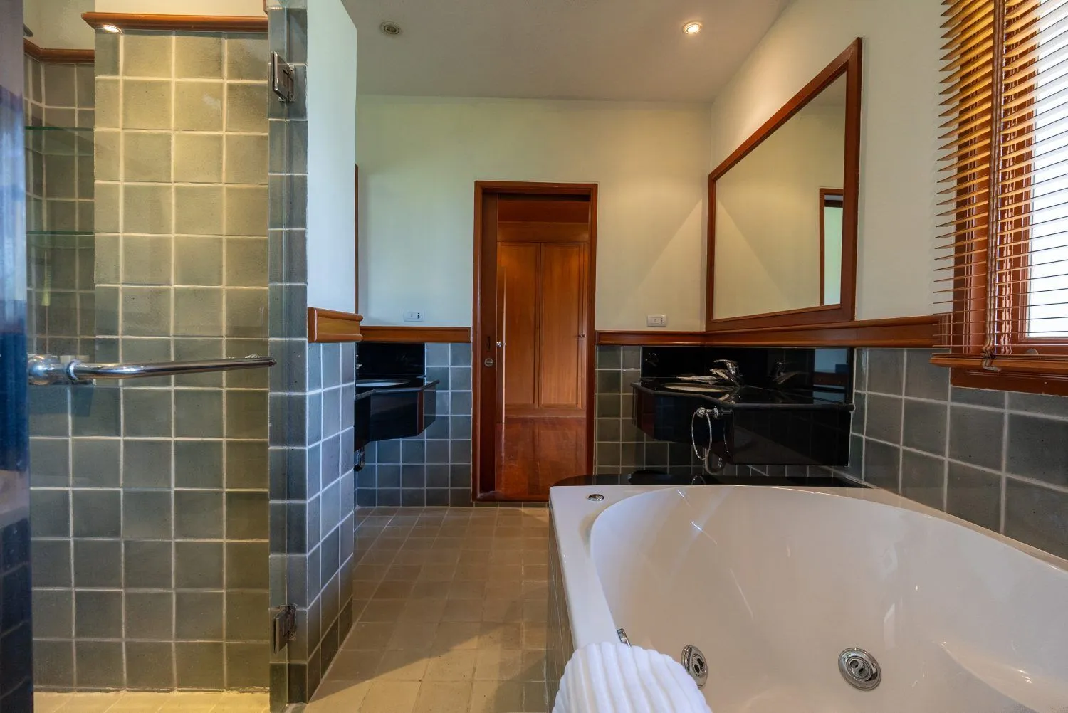 Angsana Laguna Villa – 4 bedrooms pool villa with big garden for rent near Bangtao Beach — Thumbnail 8