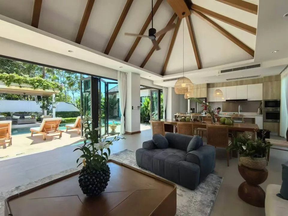 Stunning 4-Bedroom Pool Villa for Yearly Rent in Choeng Thale, Phuket — Thumbnail 2