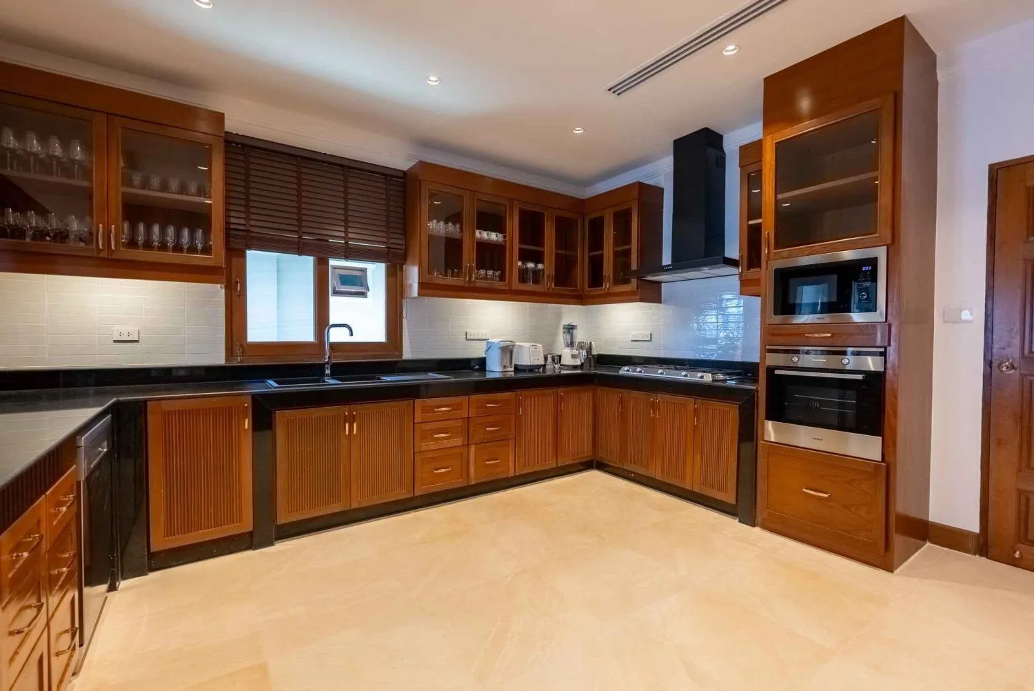 Luxurious 7-Bedroom Lakewood Villa for Rent in Laguna, Phuket — Thumbnail 13