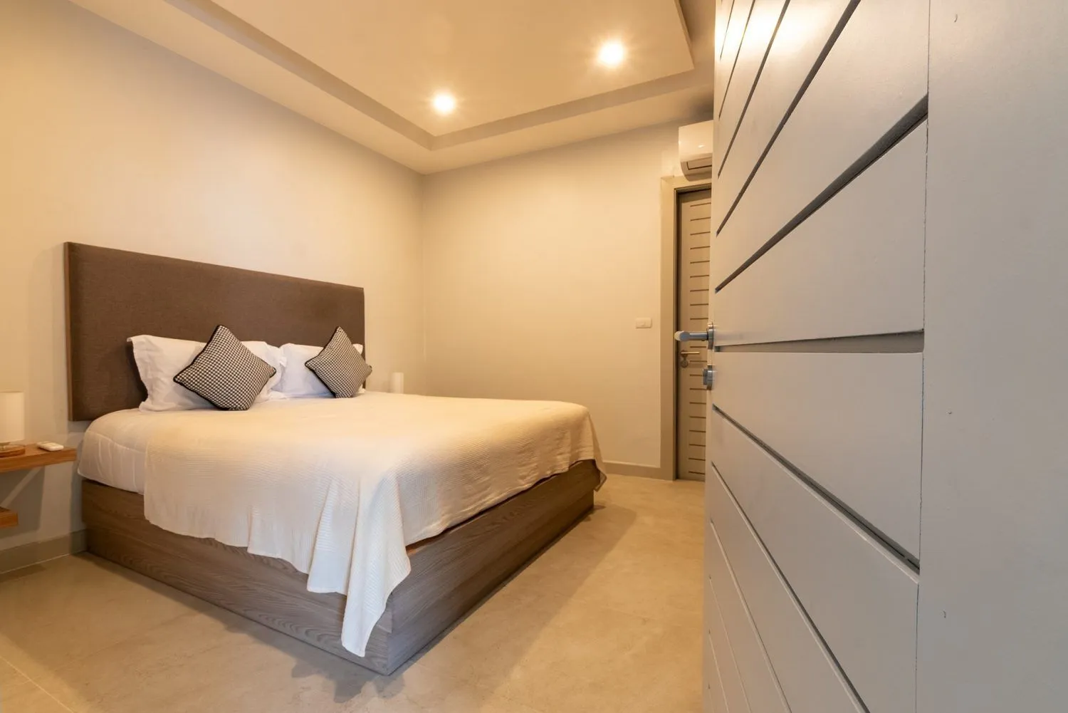 Modern 3-Bedroom Villa with Pool & Roof Terrace in Laguna-Layan-Bangtao, Phuket — Thumbnail 3
