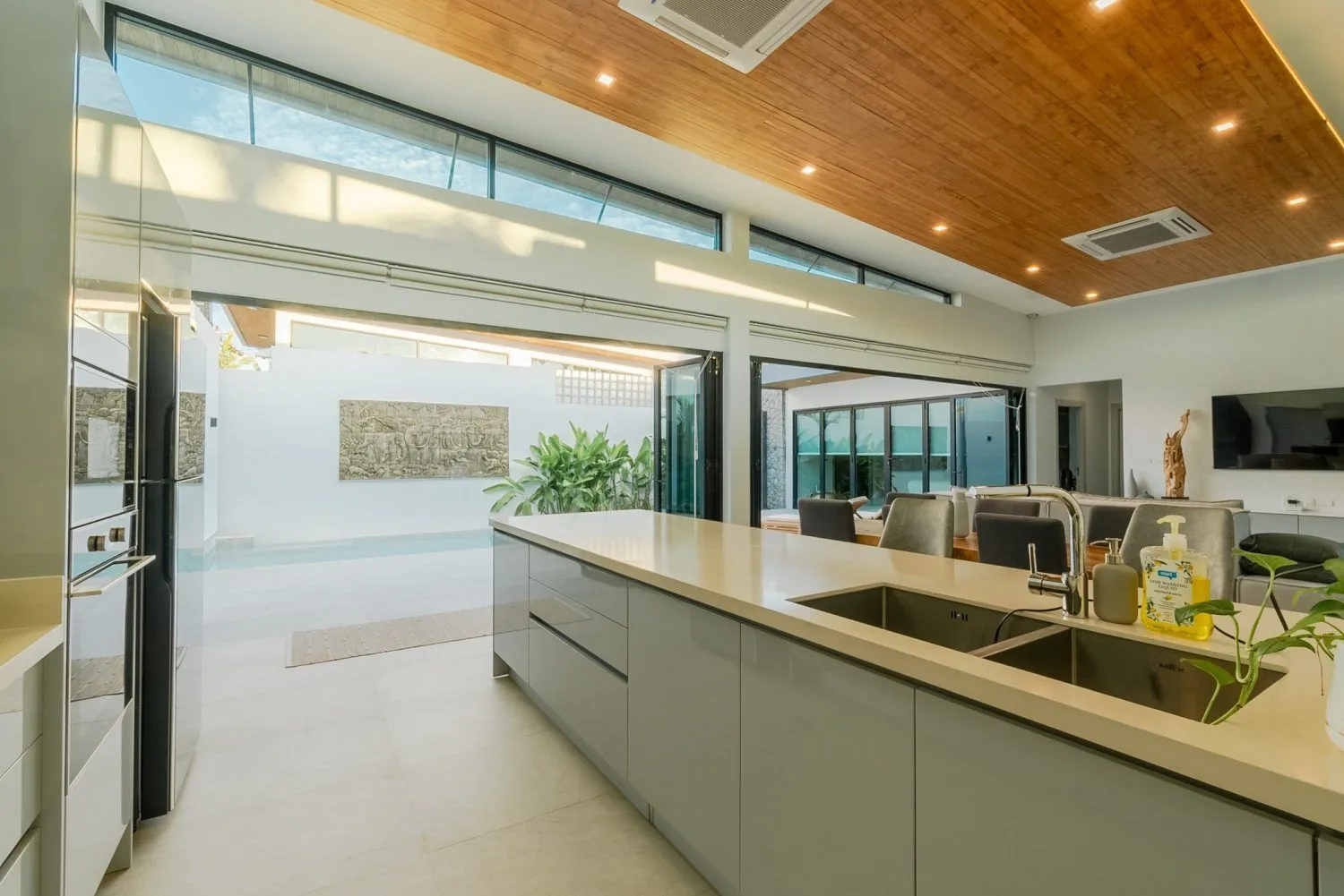 Modern 3-Bedroom Villa with Pool & Roof Terrace in Laguna-Layan-Bangtao, Phuket — Thumbnail 10