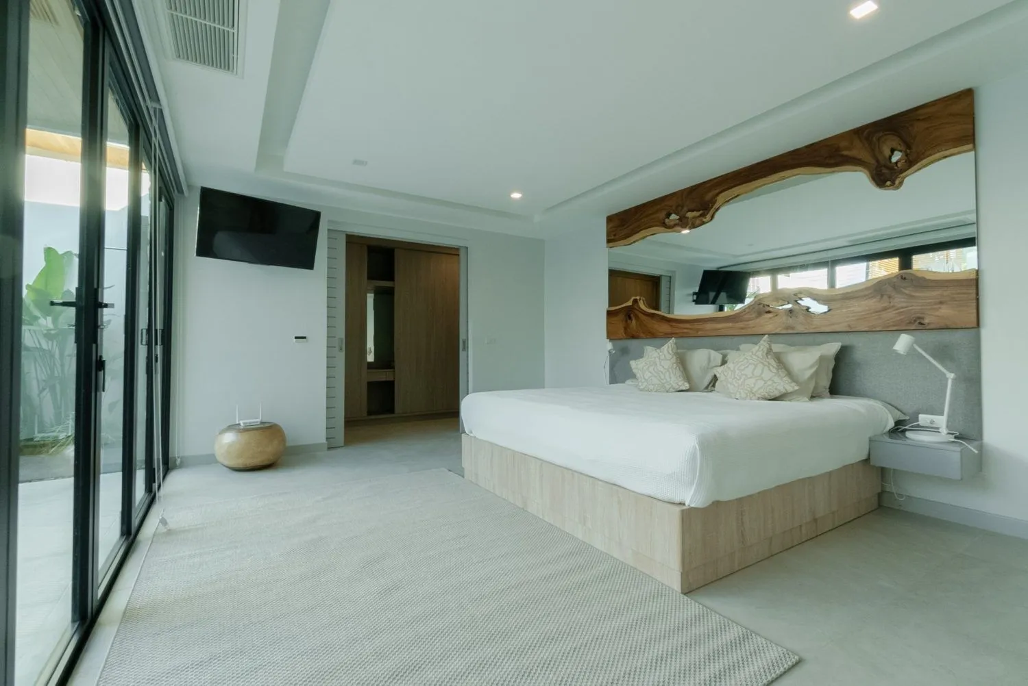 Modern 3-Bedroom Villa with Pool & Roof Terrace in Laguna-Layan-Bangtao, Phuket — Thumbnail 16
