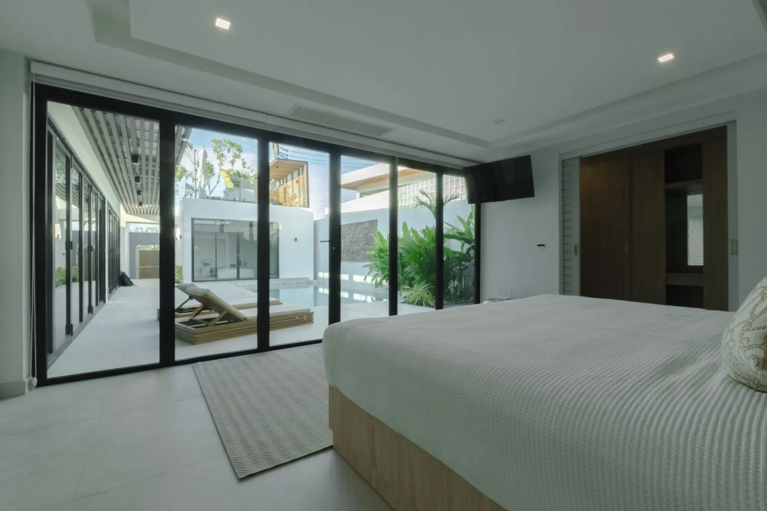 Modern 3-Bedroom Villa with Pool & Roof Terrace in Laguna-Layan-Bangtao, Phuket — Thumbnail 20