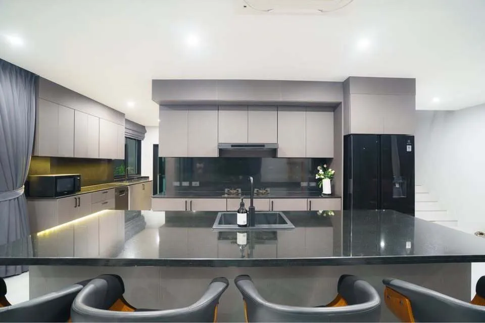Luxurious 6-Bedroom Pool Villa for Rent in Bang Tao — Thumbnail 3