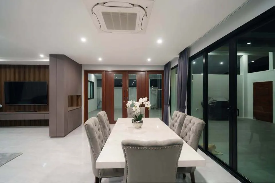 Luxurious 6-Bedroom Pool Villa for Rent in Bang Tao — Thumbnail 7