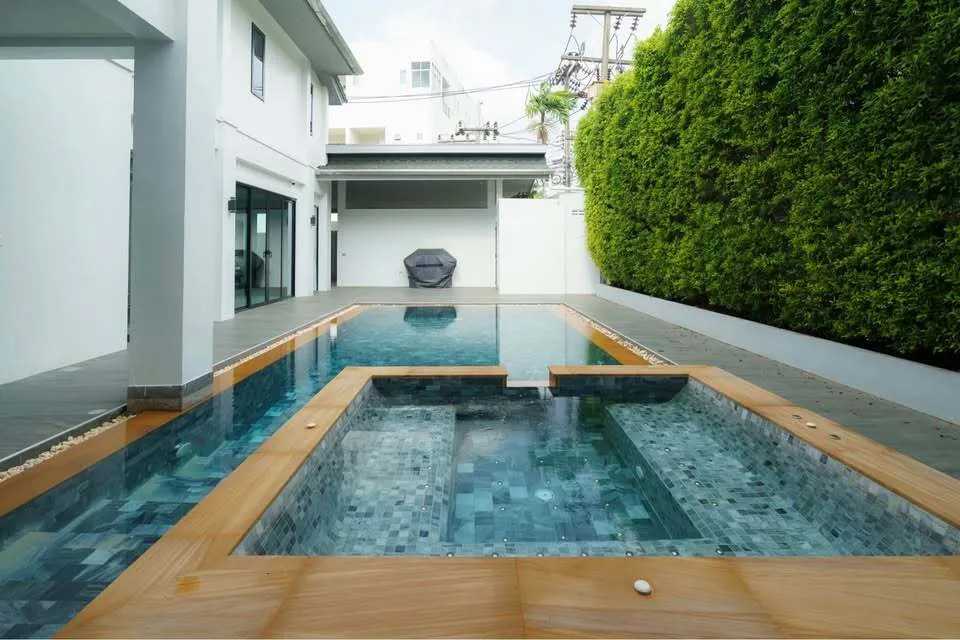 Luxurious 6-Bedroom Pool Villa for Rent in Bang Tao — Thumbnail 8