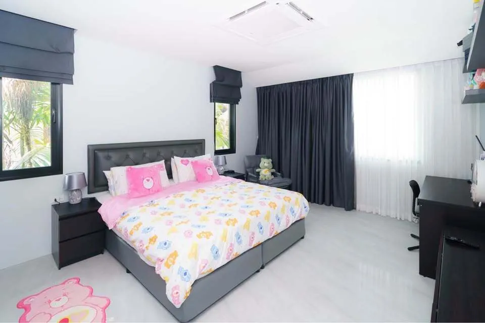 Luxurious 6-Bedroom Pool Villa for Rent in Bang Tao — Thumbnail 14