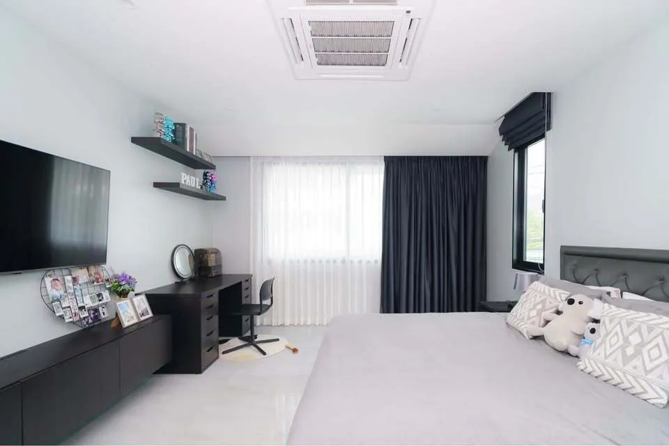 Luxurious 6-Bedroom Pool Villa for Rent in Bang Tao — Thumbnail 15