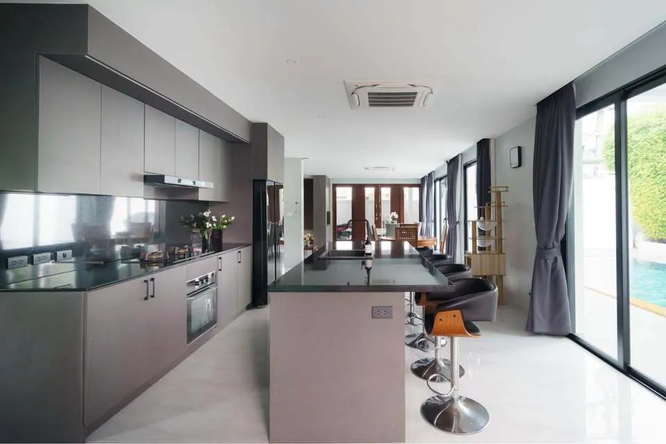 Luxurious 6-Bedroom Pool Villa for Rent in Bang Tao — Thumbnail 16
