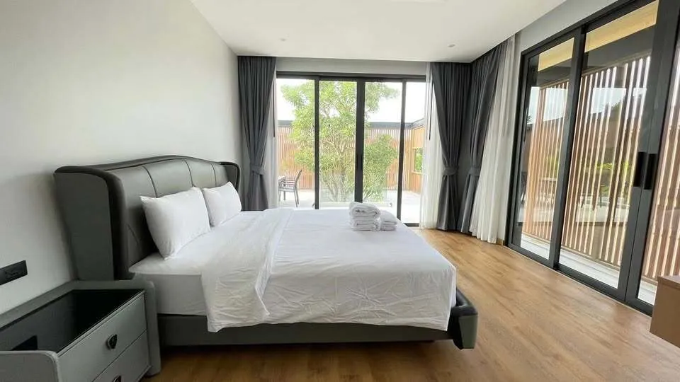 Elegant 5-Bedroom Villa for Rent in Koh Kaew – Prime Phuket Location — Thumbnail 17