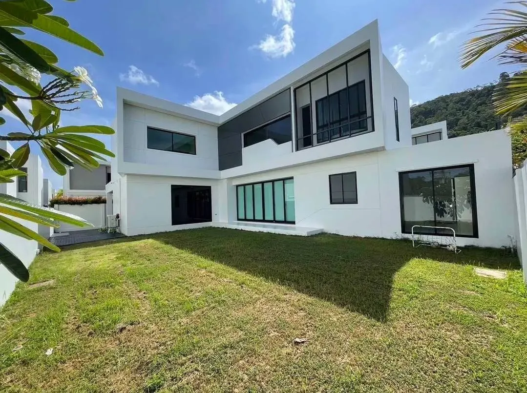 Exquisite 4-Bedroom Villa Near IKEA Phuket with Modern Amenities — Thumbnail 9
