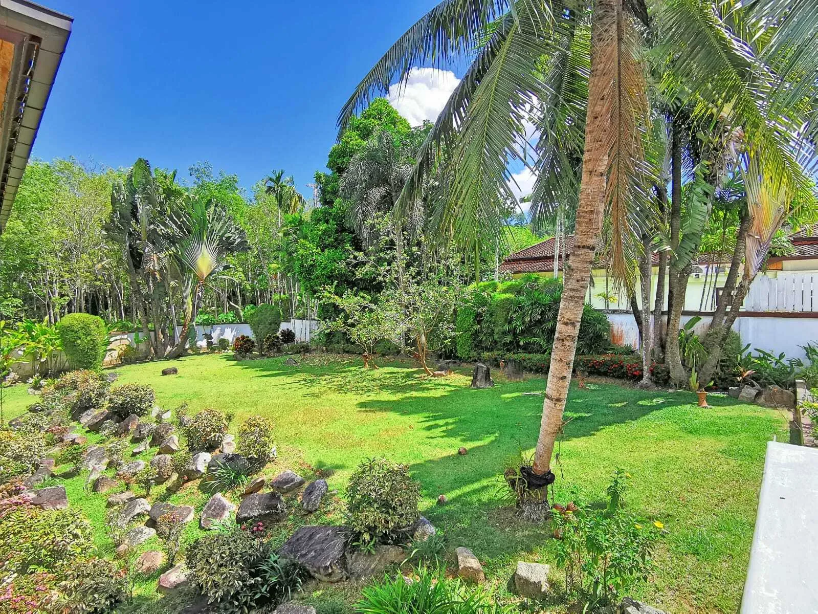 Spacious 7-Bedroom Villa with Private Pool and Large Garden in Thalang — Thumbnail 5