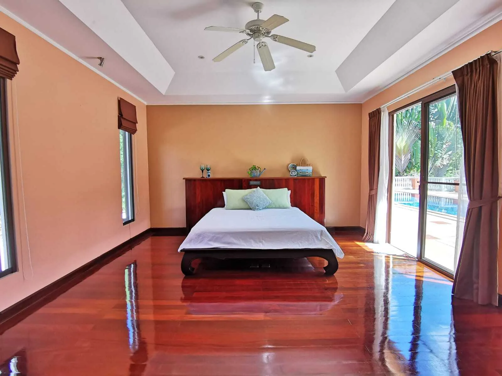Spacious 7-Bedroom Villa with Private Pool and Large Garden in Thalang — Thumbnail 11