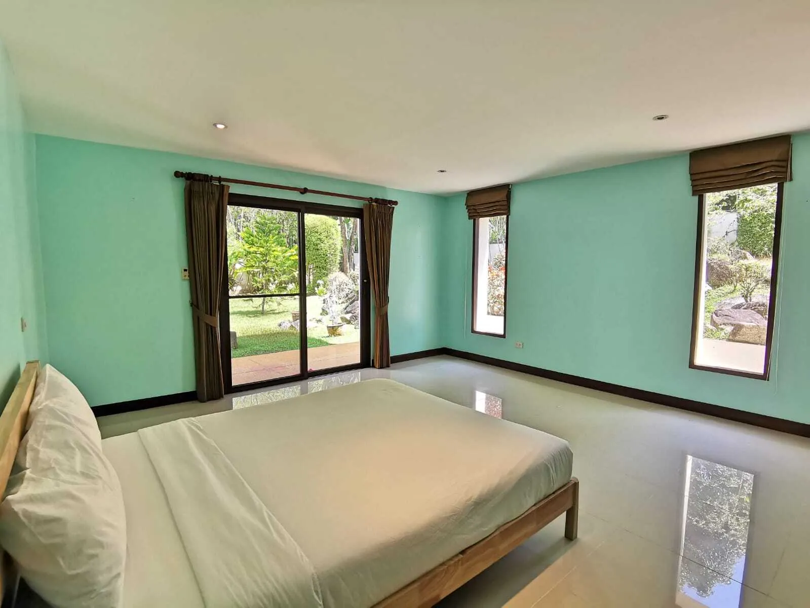 Spacious 7-Bedroom Villa with Private Pool and Large Garden in Thalang — Thumbnail 14