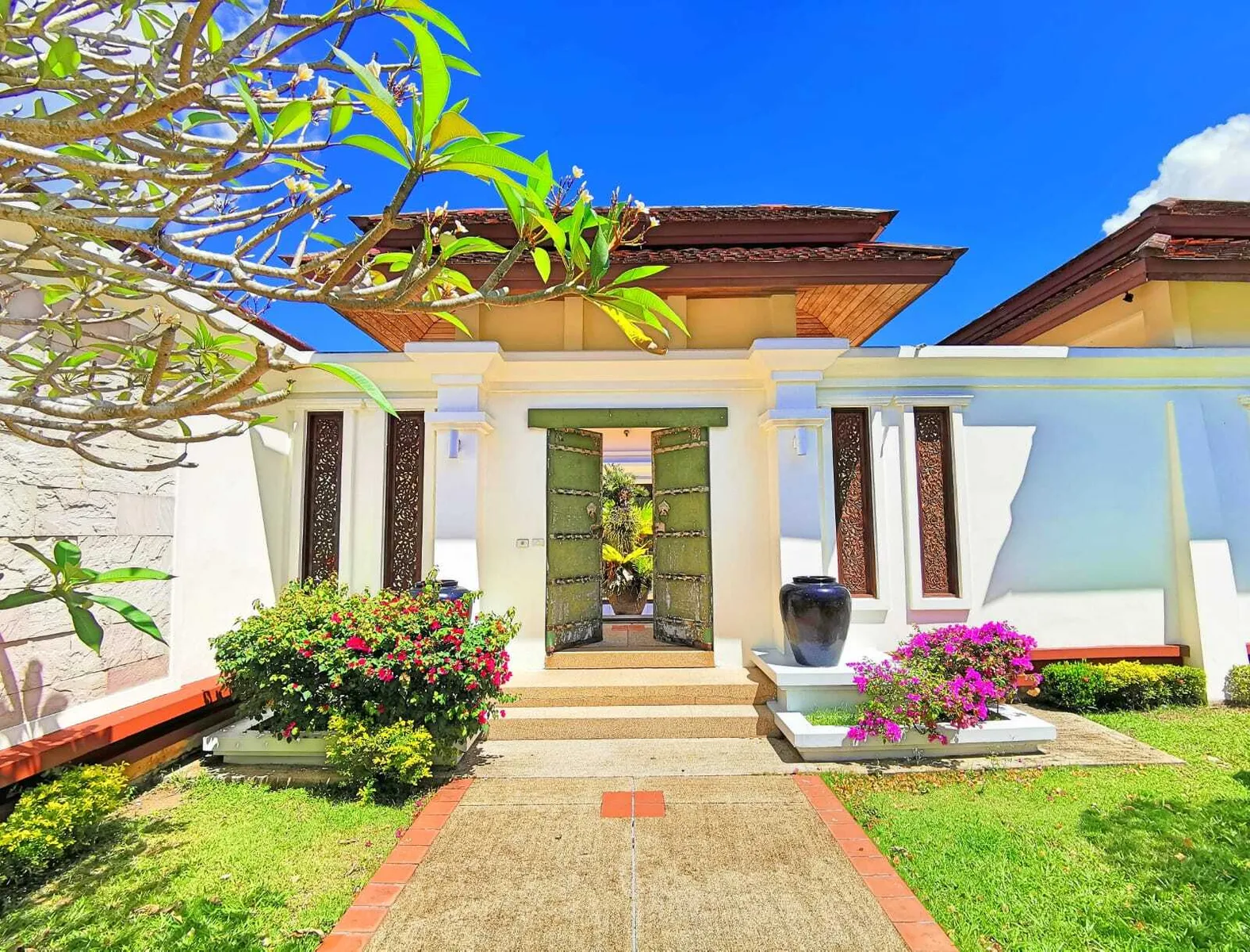Spacious 7-Bedroom Villa with Private Pool and Large Garden in Thalang — Thumbnail 15