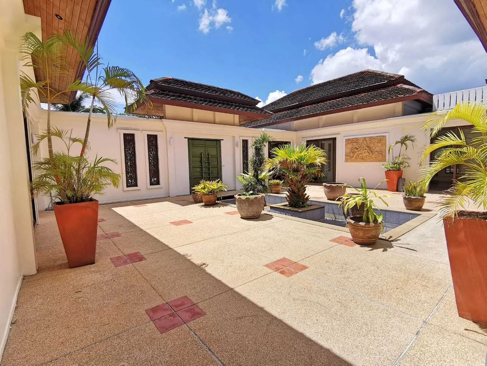 Spacious 7-Bedroom Villa with Private Pool and Large Garden in Thalang — Thumbnail 16