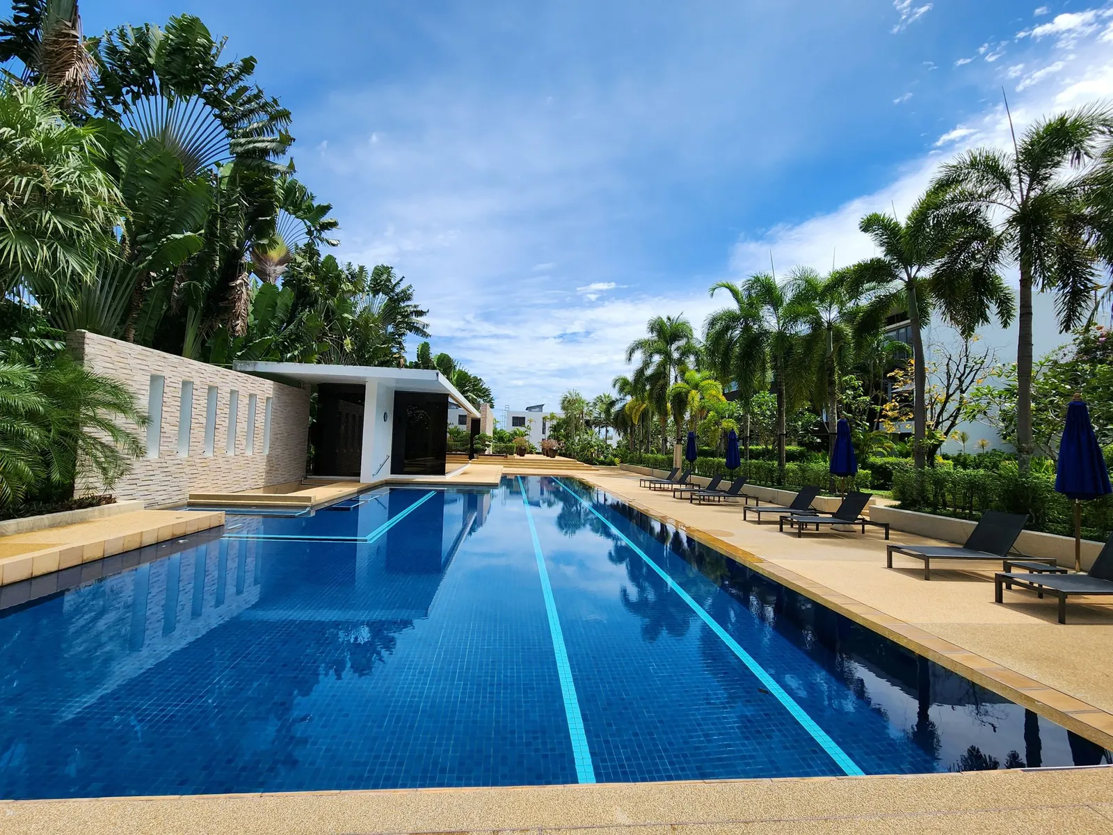 Luxury Fully Furnished Family Duplex Penthouse with Pool & Garden Views — Thumbnail 2