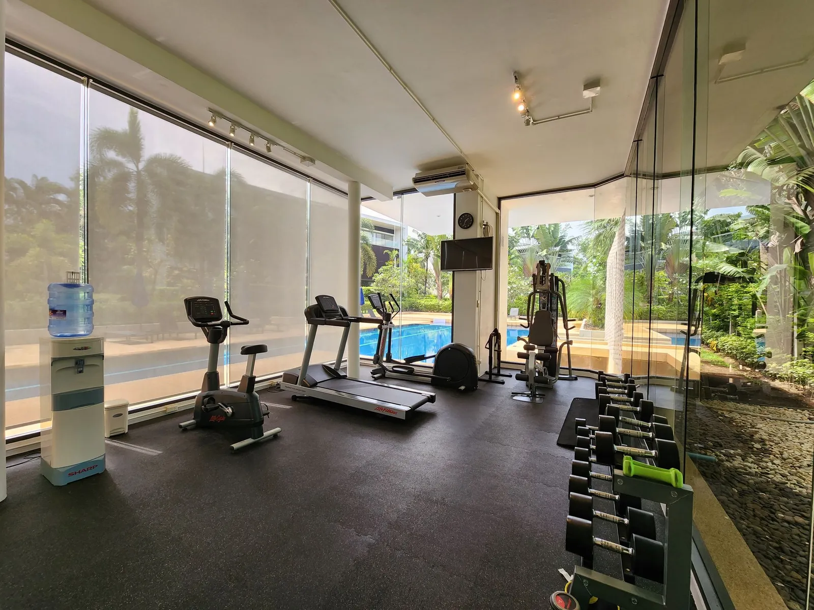 Luxury Fully Furnished Family Duplex Penthouse with Pool & Garden Views — Thumbnail 3