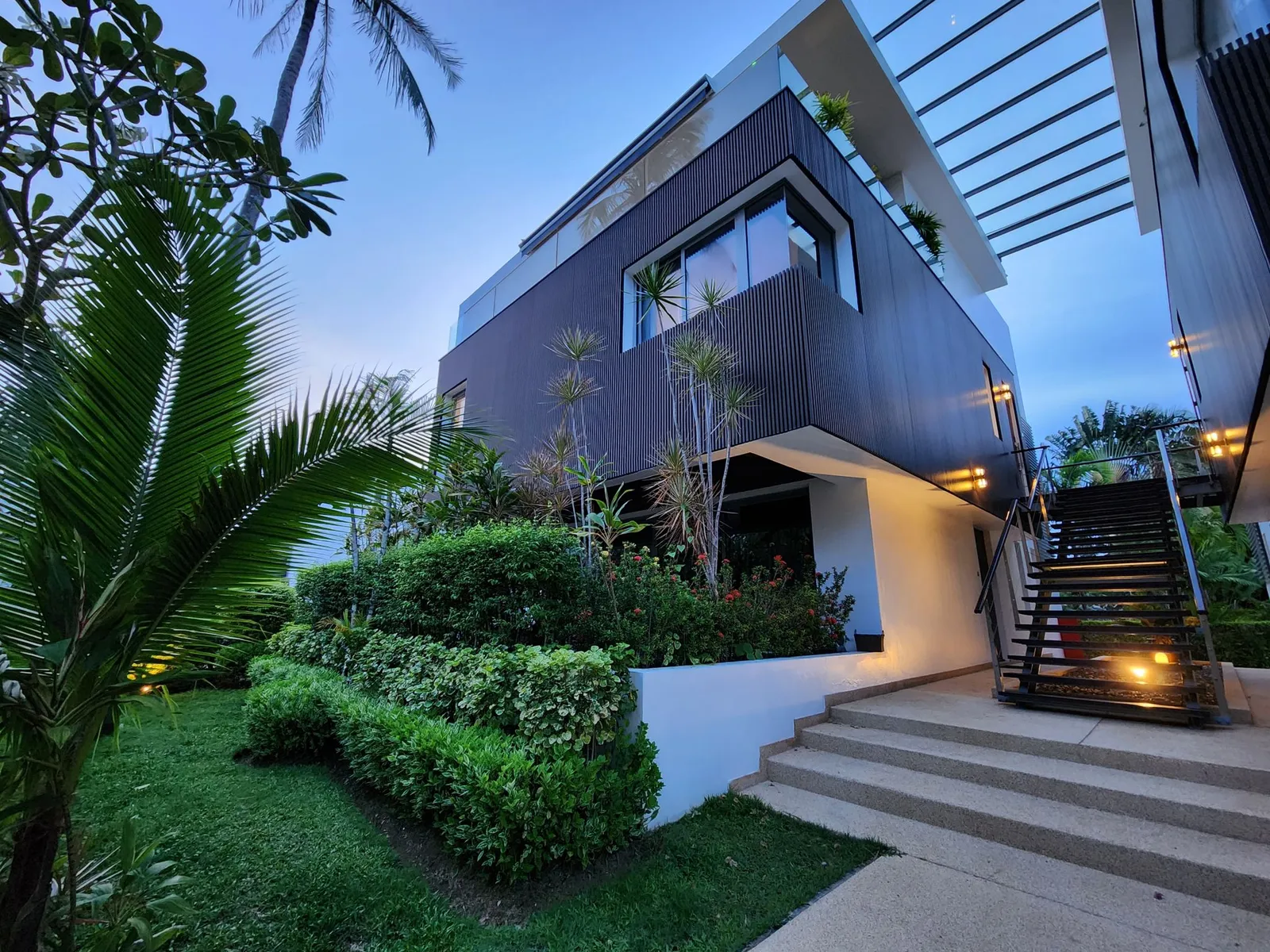 Luxury Fully Furnished Family Duplex Penthouse with Pool & Garden Views — Thumbnail 6