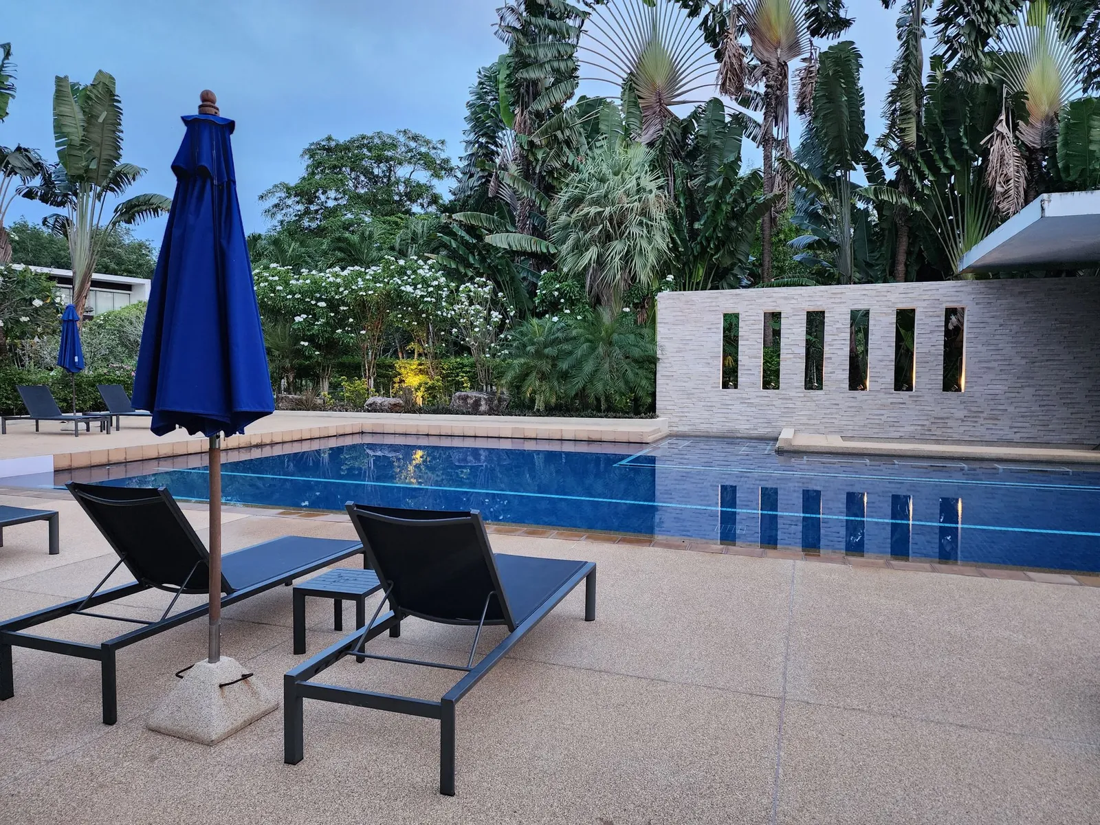 Luxury Fully Furnished Family Duplex Penthouse with Pool & Garden Views — Thumbnail 7
