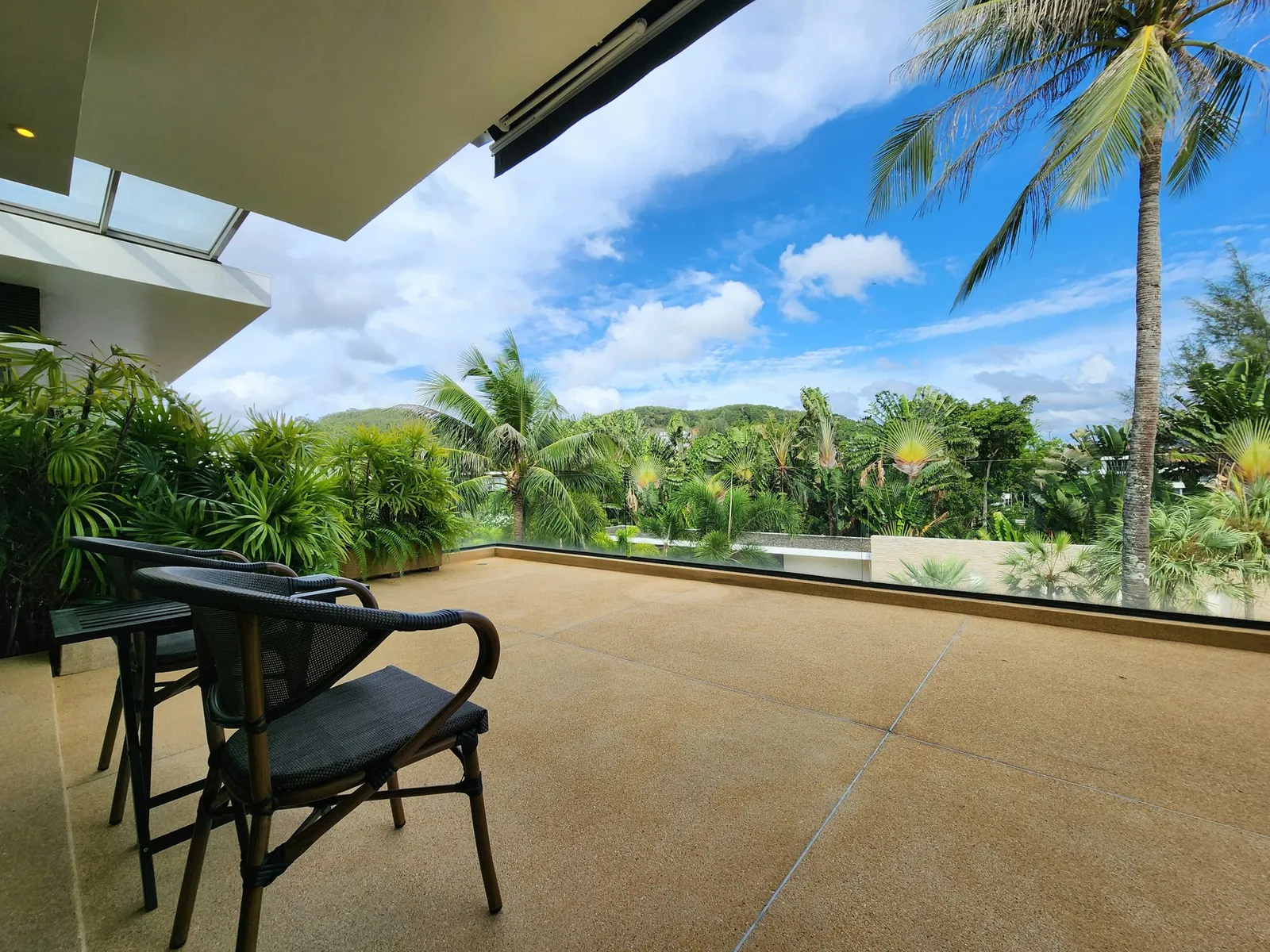 Luxury Fully Furnished Family Duplex Penthouse with Pool & Garden Views — Thumbnail 17