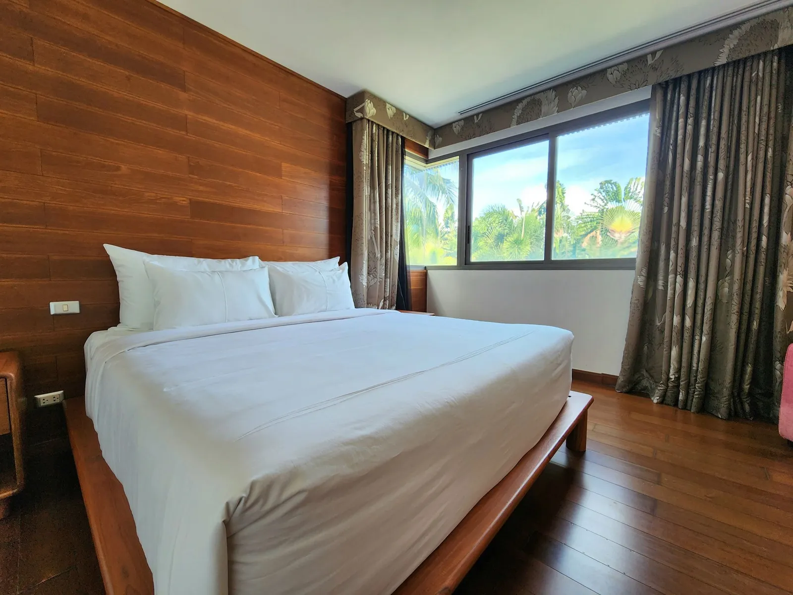 Luxury Fully Furnished Family Duplex Penthouse with Pool & Garden Views — Thumbnail 26