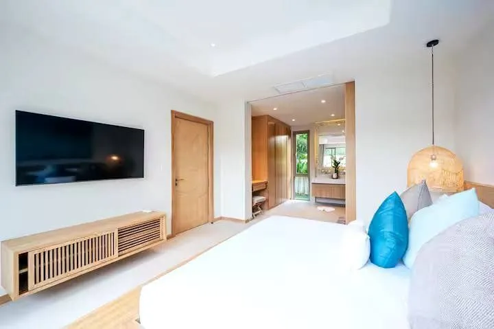 Elegant 3-Bedroom Villa with Private Pool in Trichada Breeze, Bang Tao, Phuket — Thumbnail 3