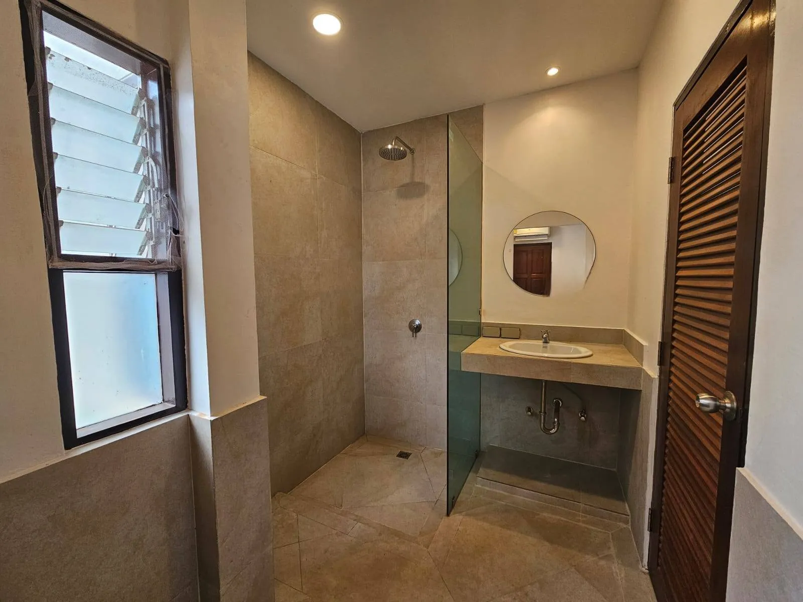 Spacious 4-Bedroom Modern Home with Garden for Rent Near Kajonkiet School, Kathu — Thumbnail 2