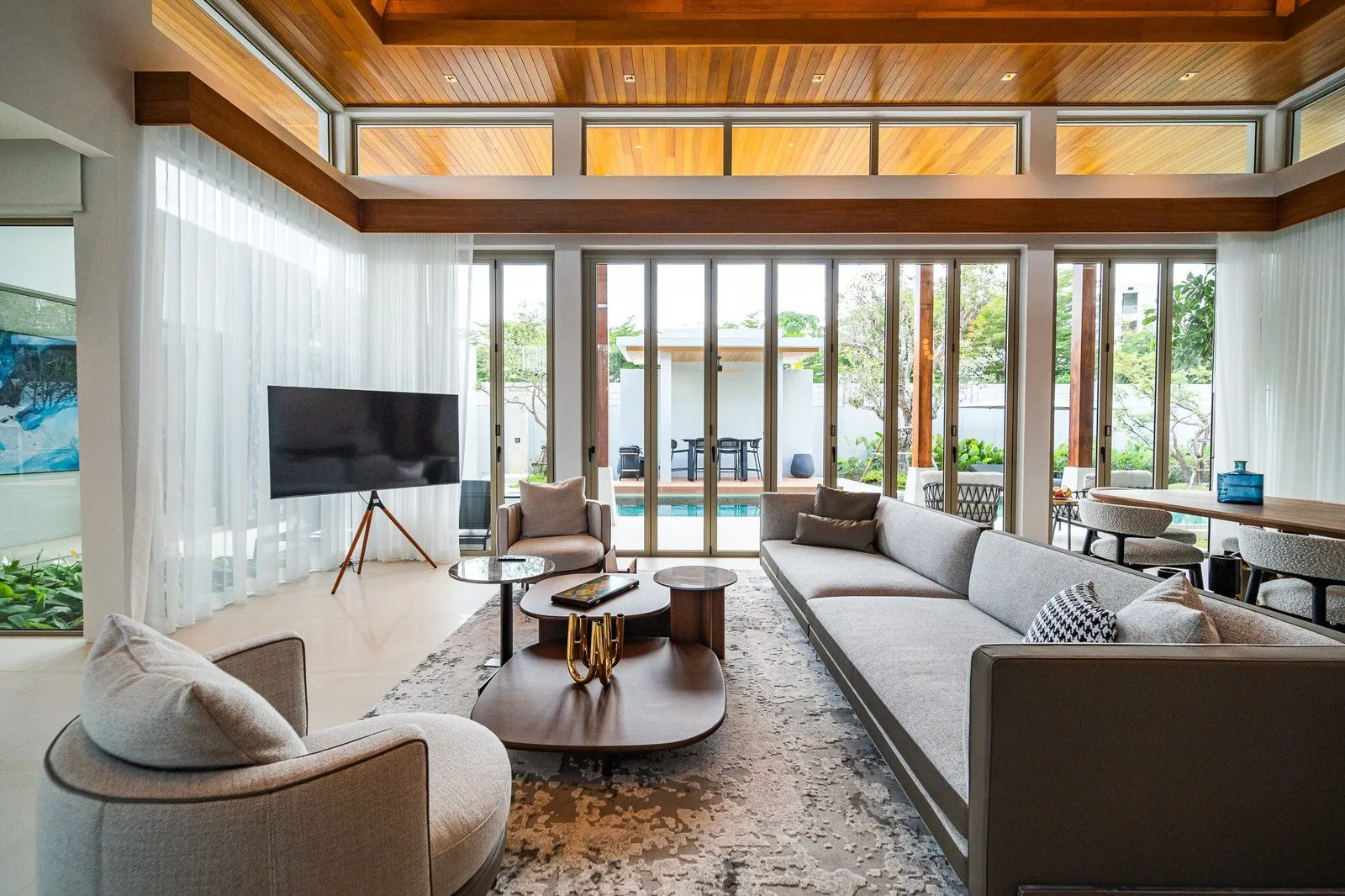 Elegant 3-Bedroom Luxury Villa with Pool in Botanica Prestige, Layan — Thumbnail 2