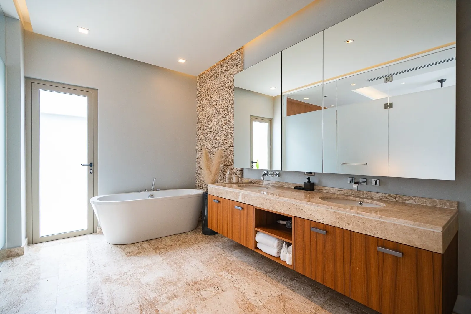 Elegant 3-Bedroom Luxury Villa with Pool in Botanica Prestige, Layan — Thumbnail 8