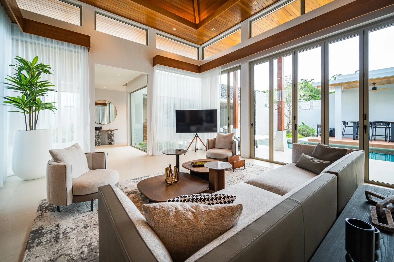 Elegant 3-Bedroom Luxury Villa with Pool in Botanica Prestige, Layan — Thumbnail 11