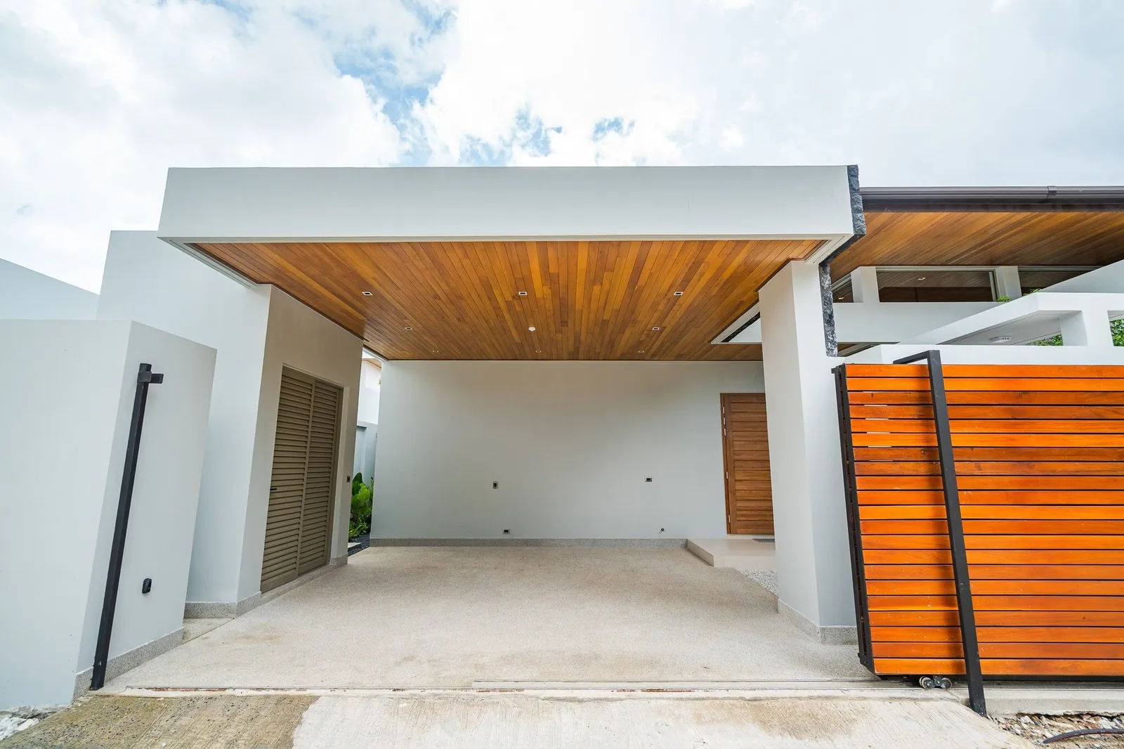 Elegant 3-Bedroom Luxury Villa with Pool in Botanica Prestige, Layan — Thumbnail 13