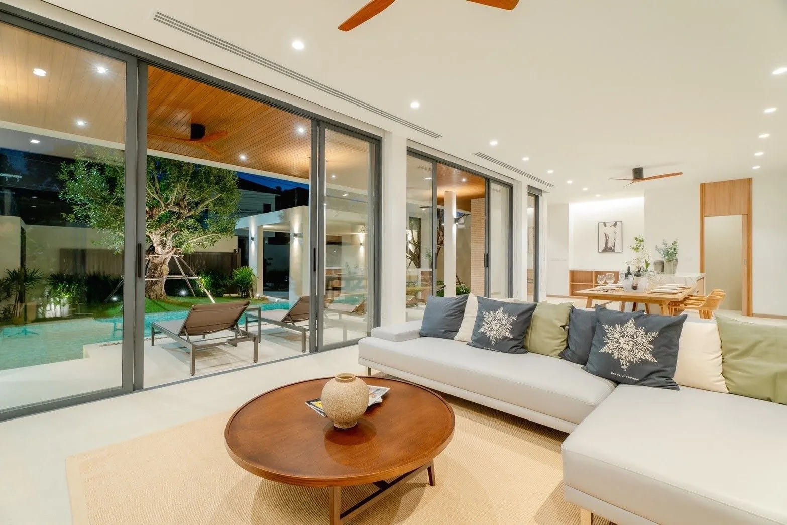 Luxurious Asian Fusion Villa for Sale in Nai Harn, Rawai, Phuket | SD04072551 — Thumbnail 10