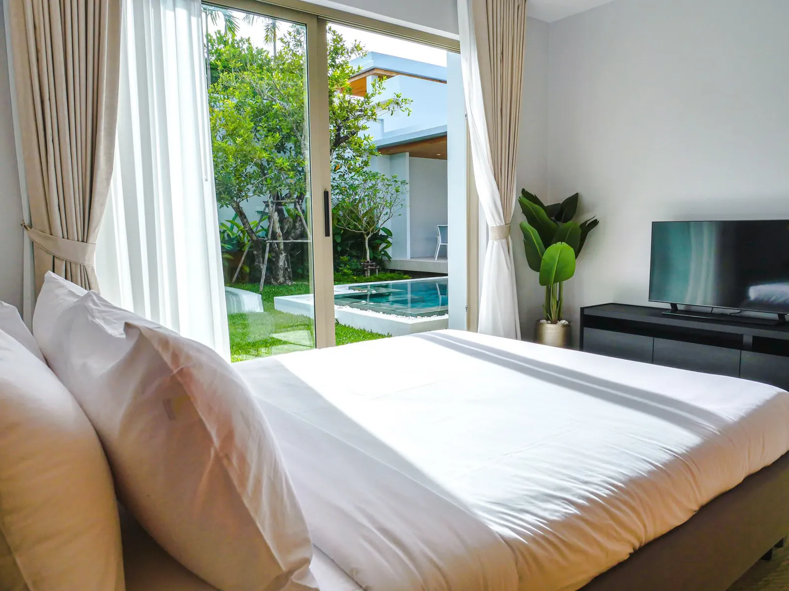 Modern 4-Bedroom Corner Villa with Pool in Botanica Foresta, Phuket | BC06072502 — Thumbnail 12