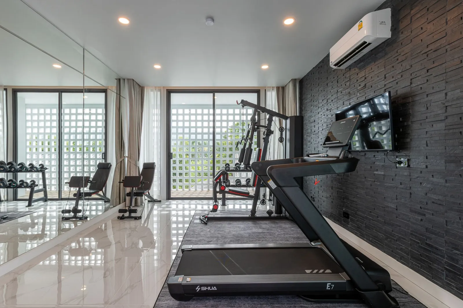 Luxurious 4-Bedroom Villa for Sale in Rawai | SD15072551 — Thumbnail 2