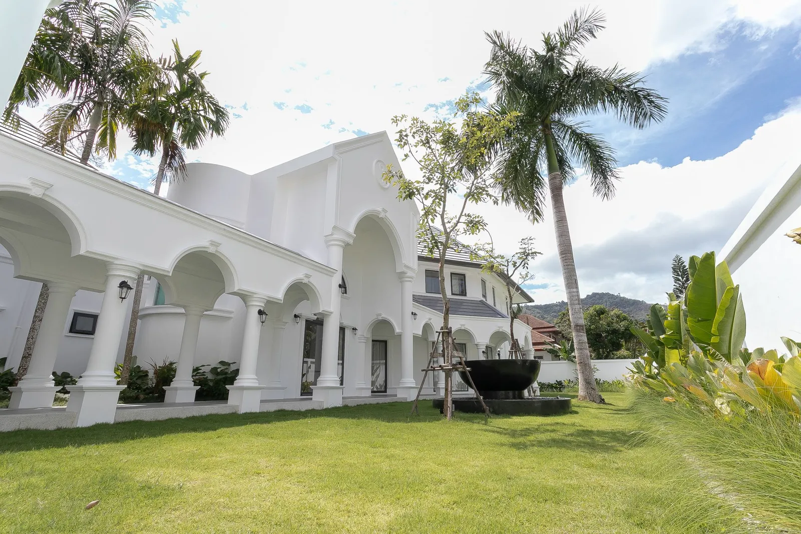 Luxurious 5-Bedroom Villa For Sale | SC16072551