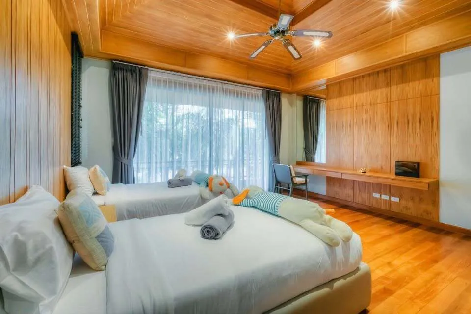 Spacious 5-Bedroom Pool Villa with Lake View for Rent in Laguna, Phuket — Thumbnail 10